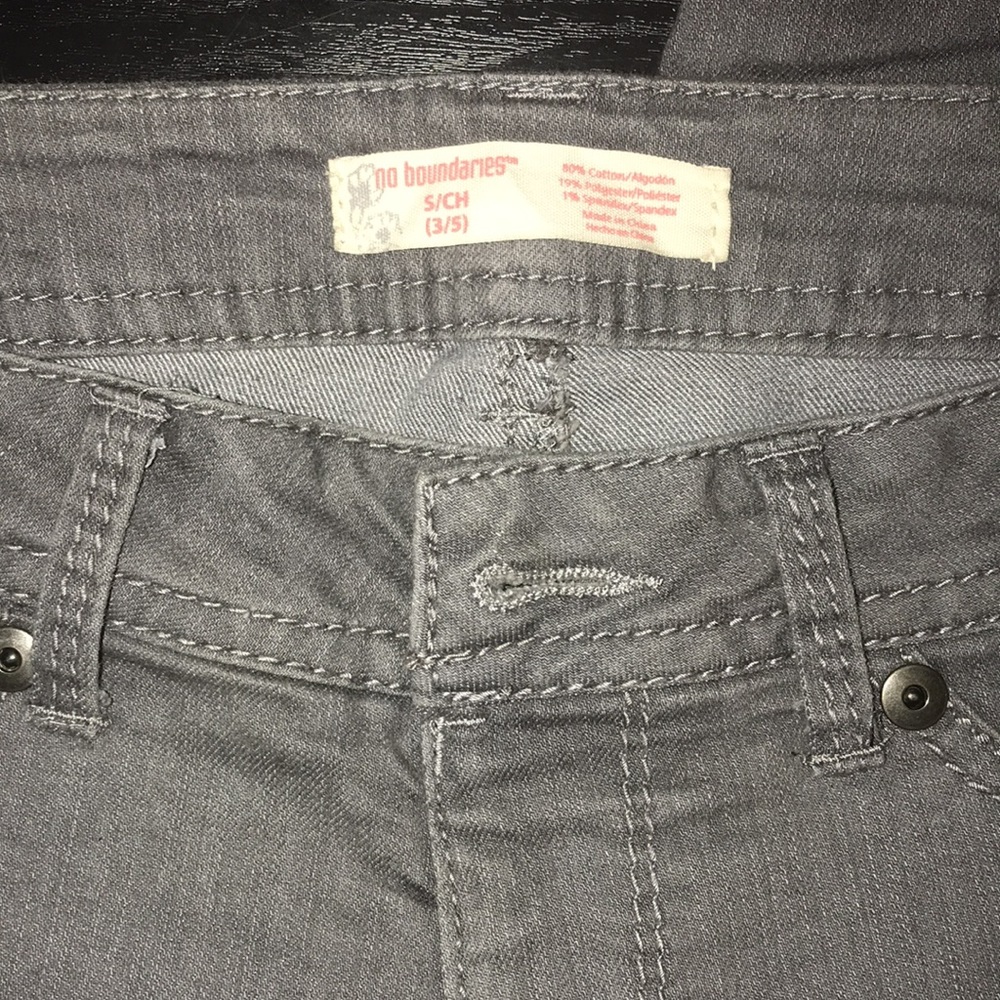 Gray Skinny Jeans Size: Small 3/5
